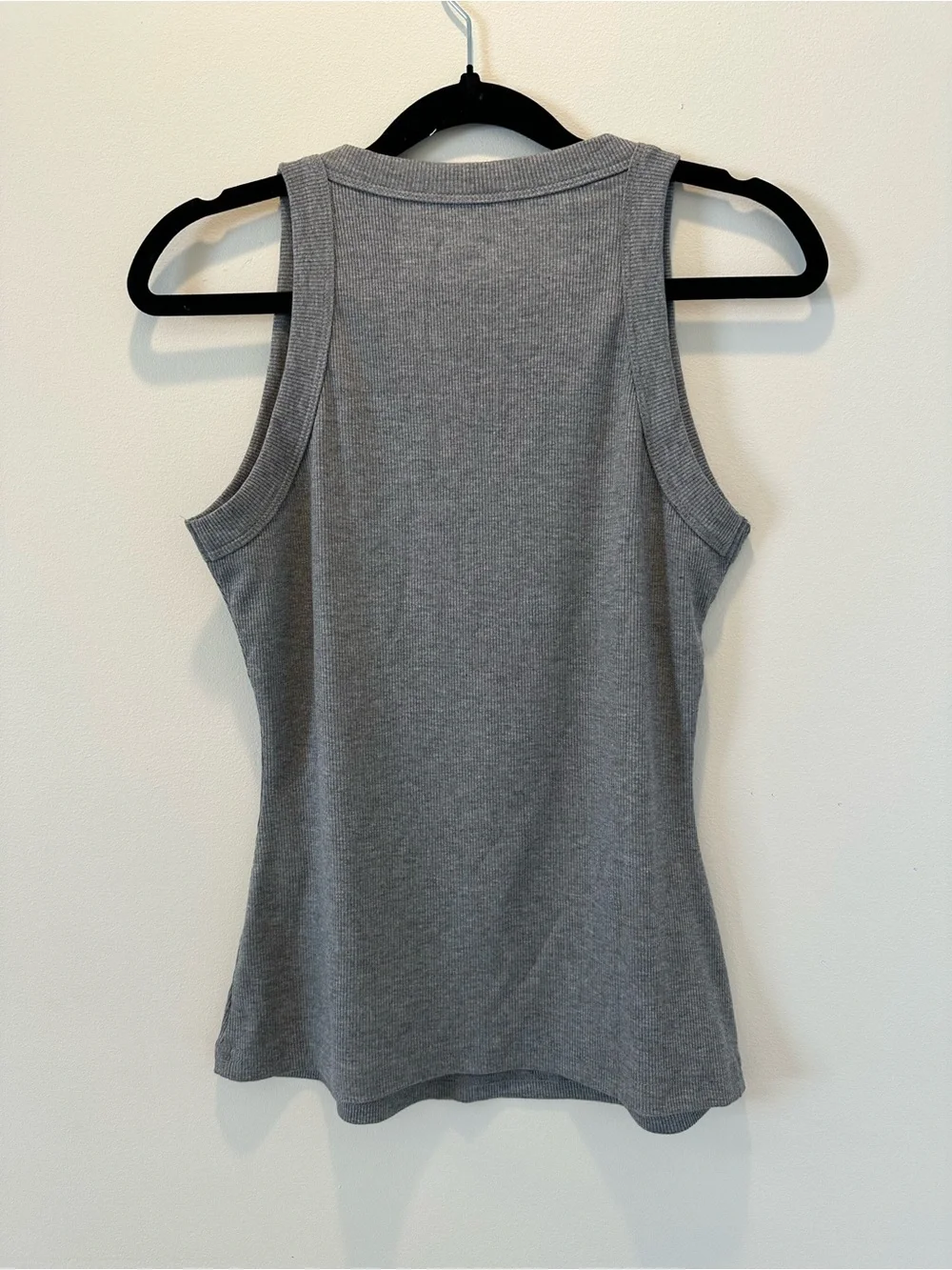 chic Grey Ribbed Tank Top - Picture 4 of 5